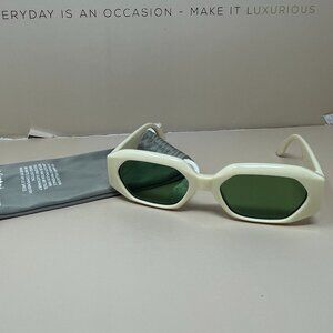 Le Specs | Slaptrash Sunglasses in Ivory & Emerald Mono